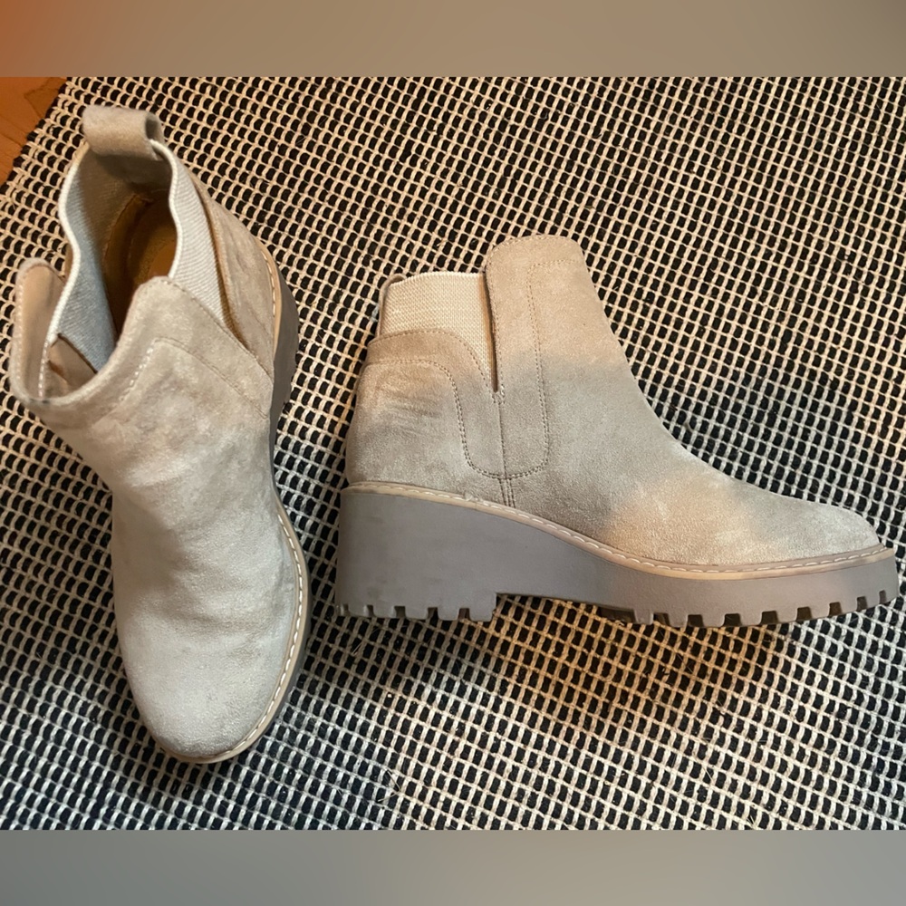 DV Boots - Picture 2 of 3
